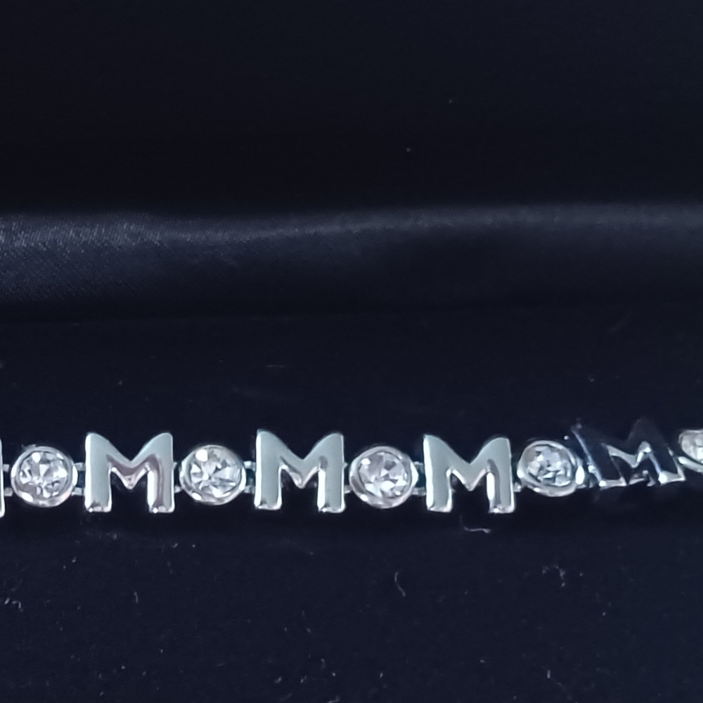 Swarovski crystal "Mom" bracelet - Picture 3 of 3